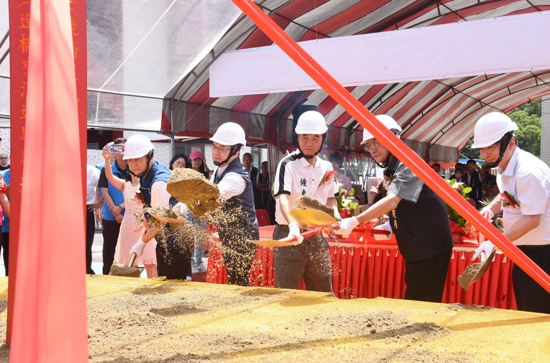 苗栗縣政府11日上午在造橋鄉公所旁舉行苗14線拓寬工程動土典禮。苗縣府提供