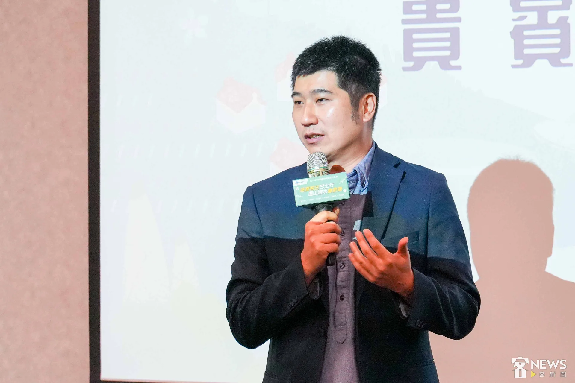 邱星崴表示，經濟不是只有產值就好，常見的老街經濟，其實有副作用，比如假日遊客太多造成塞車、壅塞。蔡依璇攝