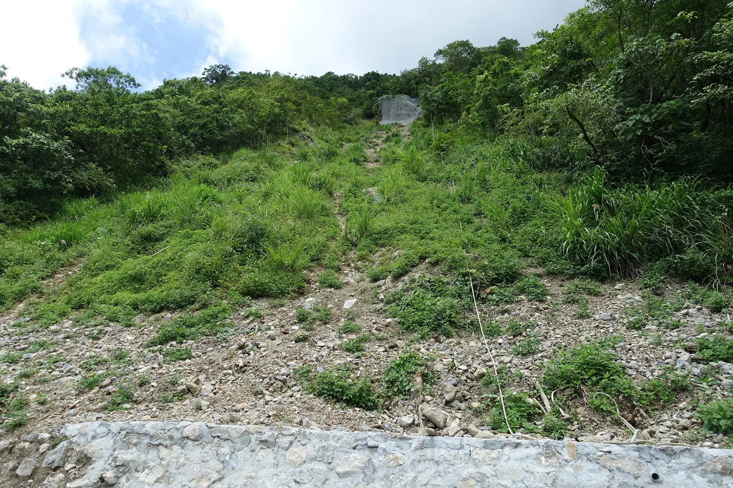 施作佐倉步道3.5k崩塌地坡面護坡工程。林保署花蓮分署提供