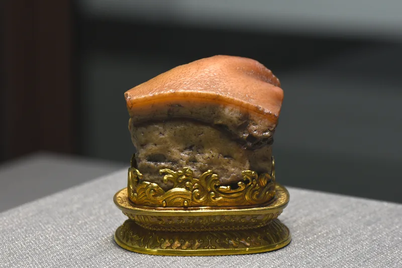 蘭陽博物館12月23日起將推出「勁水國寶：故宮x蘭博特展」，由故宮人氣國寶「肉形石」領軍，15件故宮精選文物將首度前進東台灣展出。故宮提供