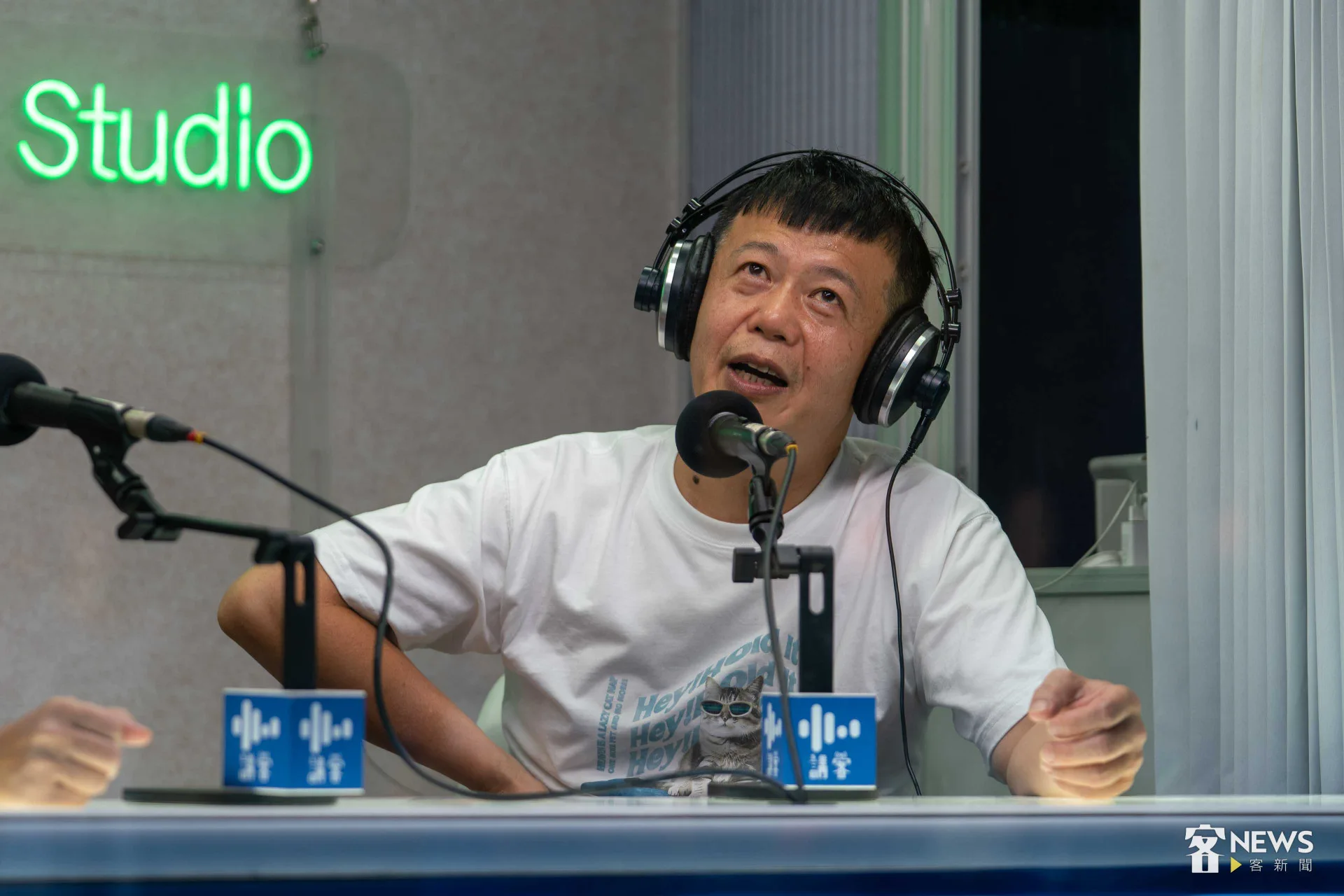 邱寶郎說,平常在電台裡,大家看不到料理。今天來到戶外,就是要讓大家「看得到、吃得到、學得到」。李台源攝