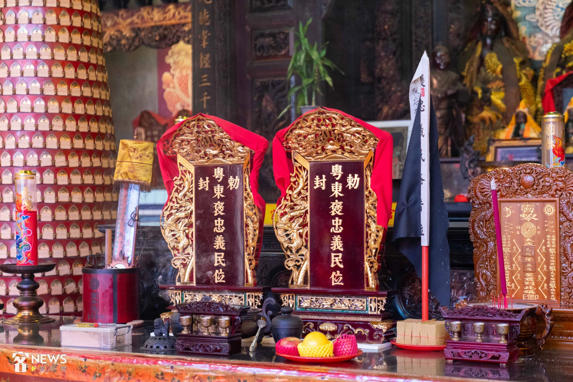 太和宮供奉著兩個義民爺牌位，有一說其一排位是屬於關西祭典區的牌位，另一則是屬於太和宮的牌位。李台源攝