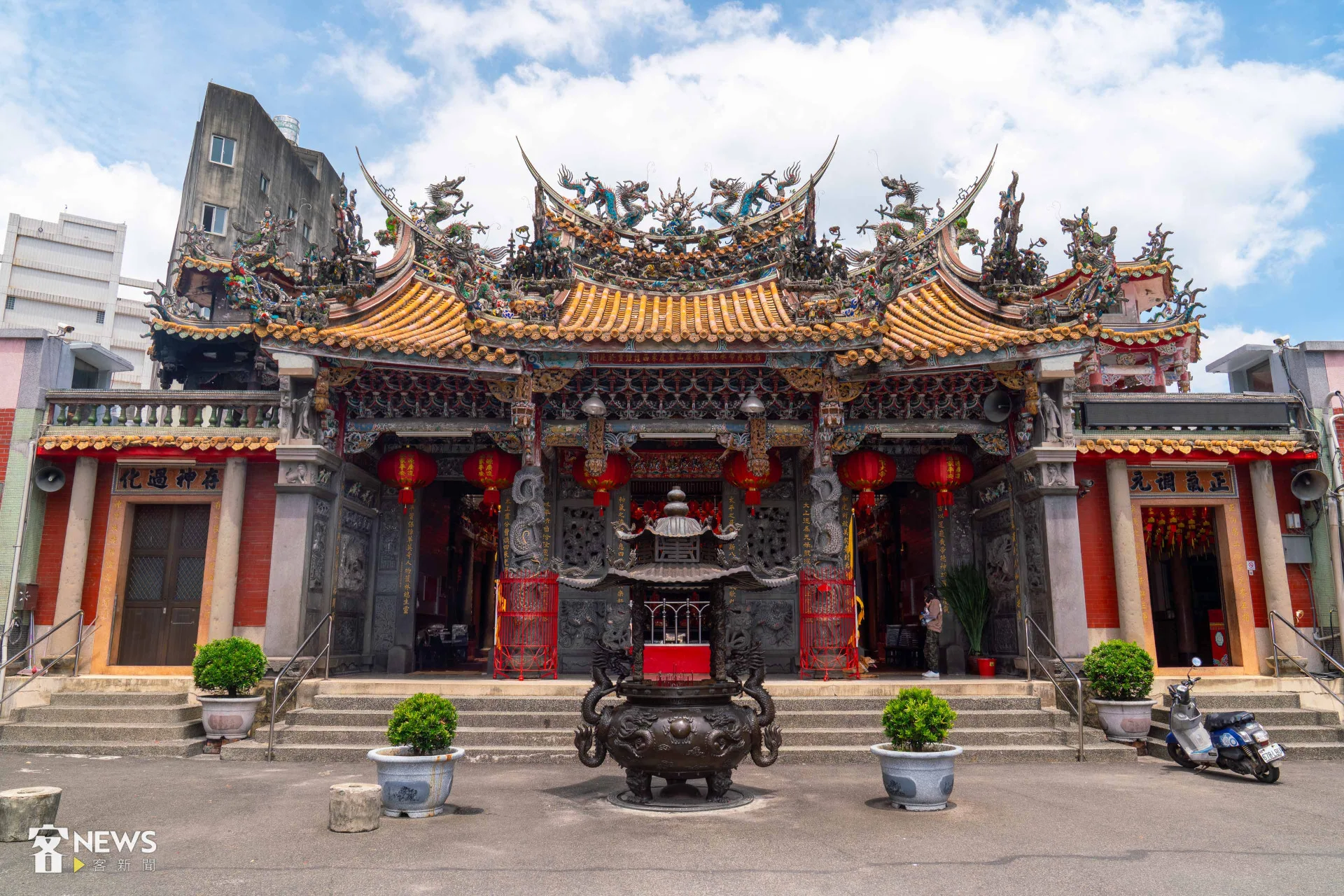 關西太和宮是當地的信仰中心，在義民祭期間維持著三餐奉飯的習俗。李台源攝