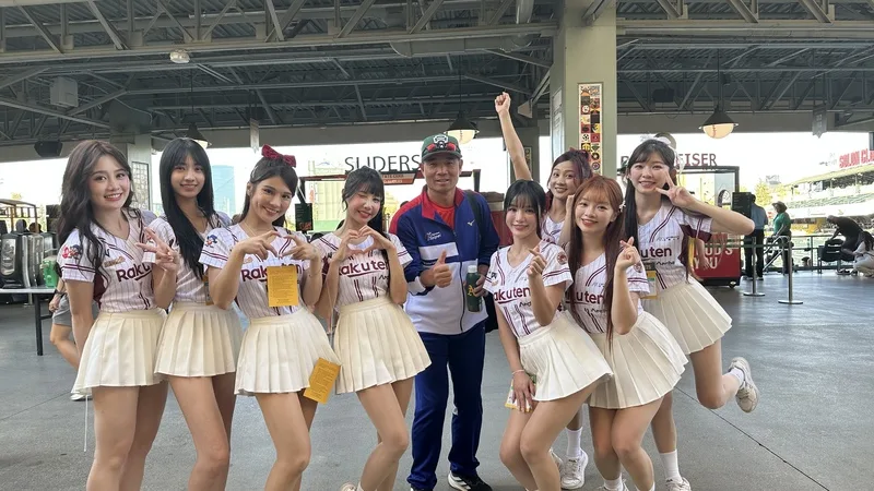台北市東園國小少棒隊總教練賴敏男（中）出席MLB運動家隊台灣日活動。中央社