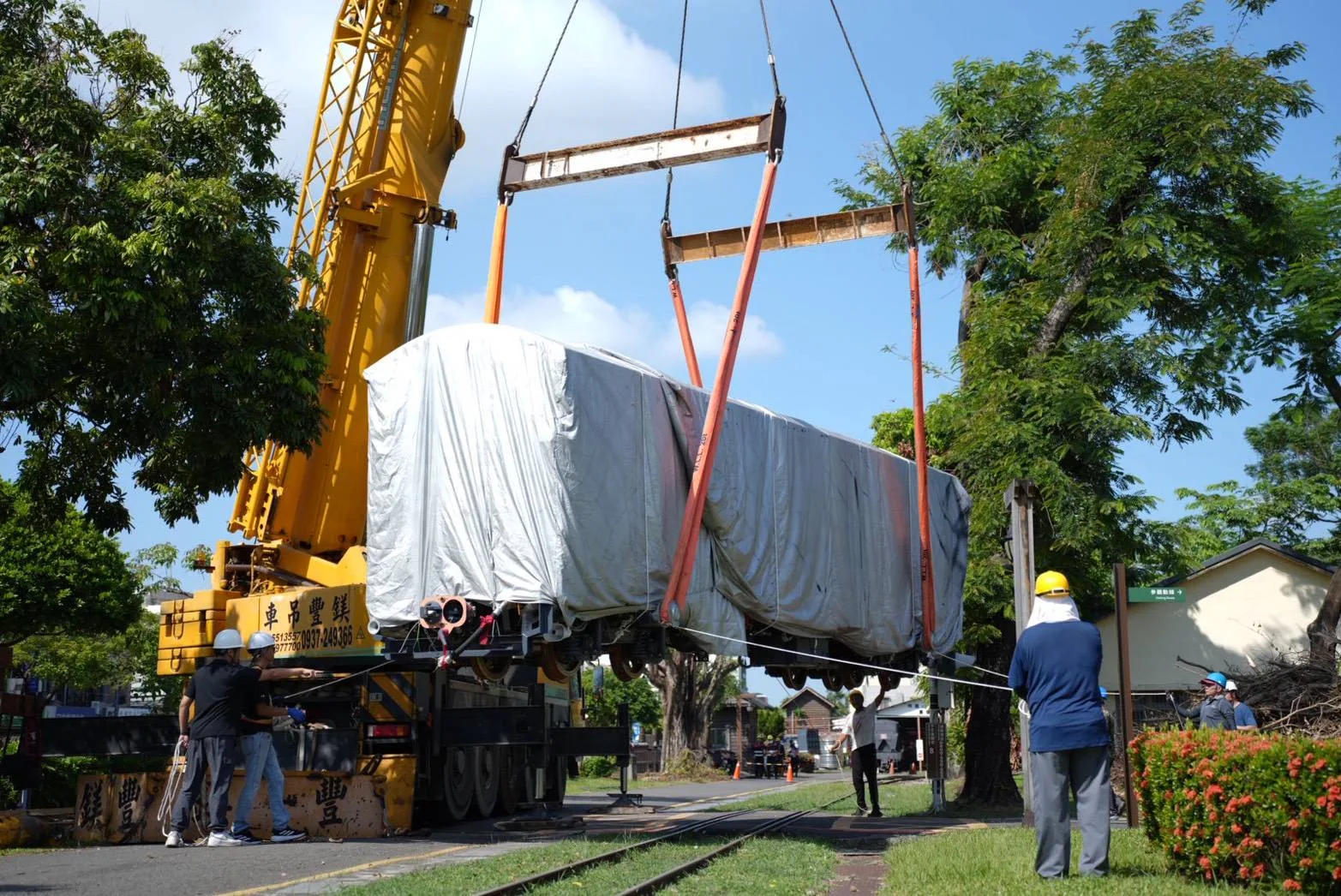 森里號於嘉義車庫吊掛作業。林鐵及文資處提供