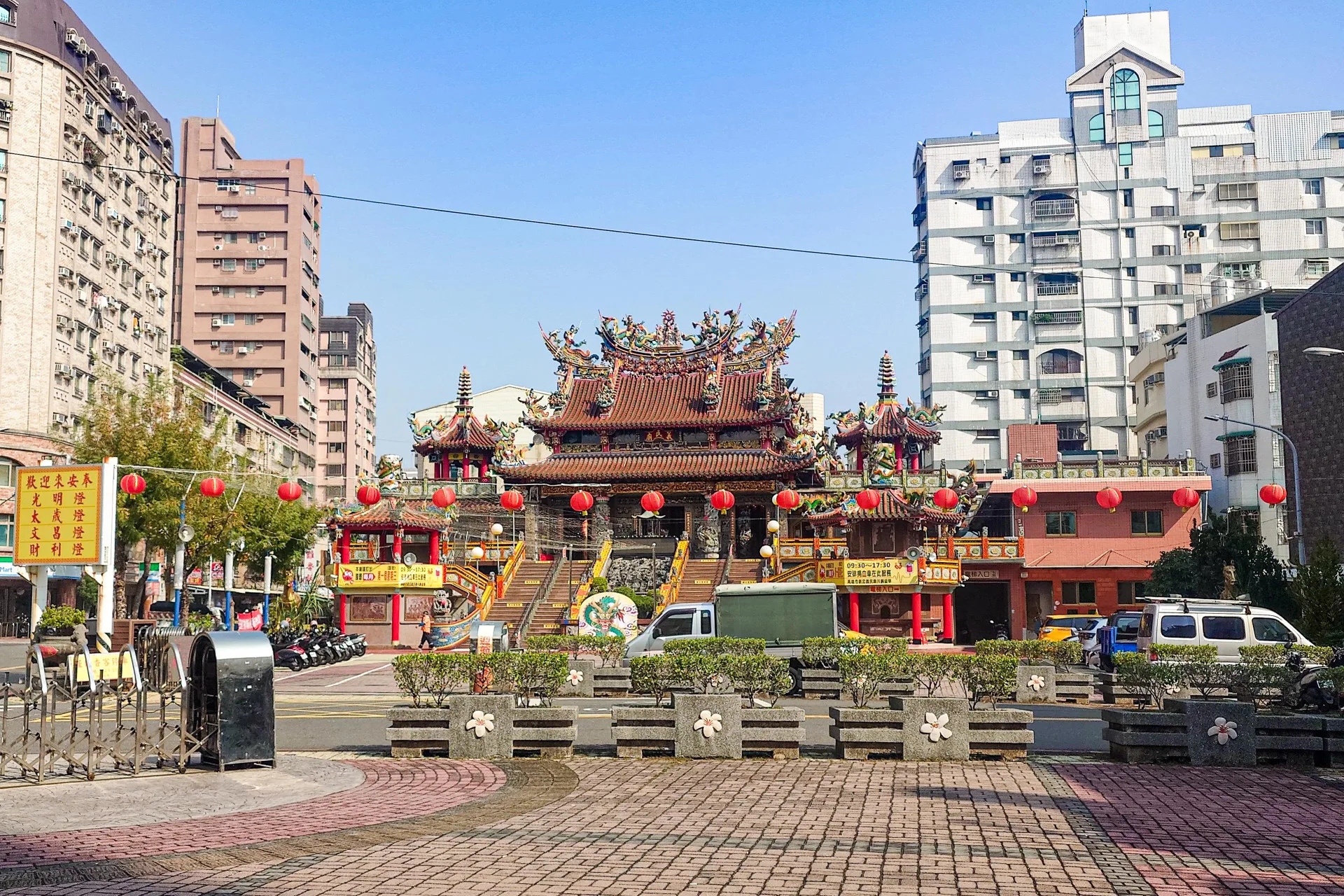 高雄市三民區寶珠里是北客南遷的大本營，高樓大廈林立，義民廟香火也源自新竹縣新埔義民廟。何來美攝