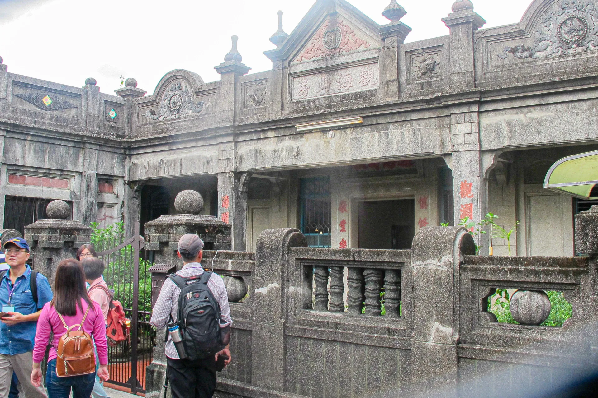 高屏六堆客庄重視教育，圖為1920年建的「觀海山房」，是萬巒五溝水最早的學堂。何來美攝
