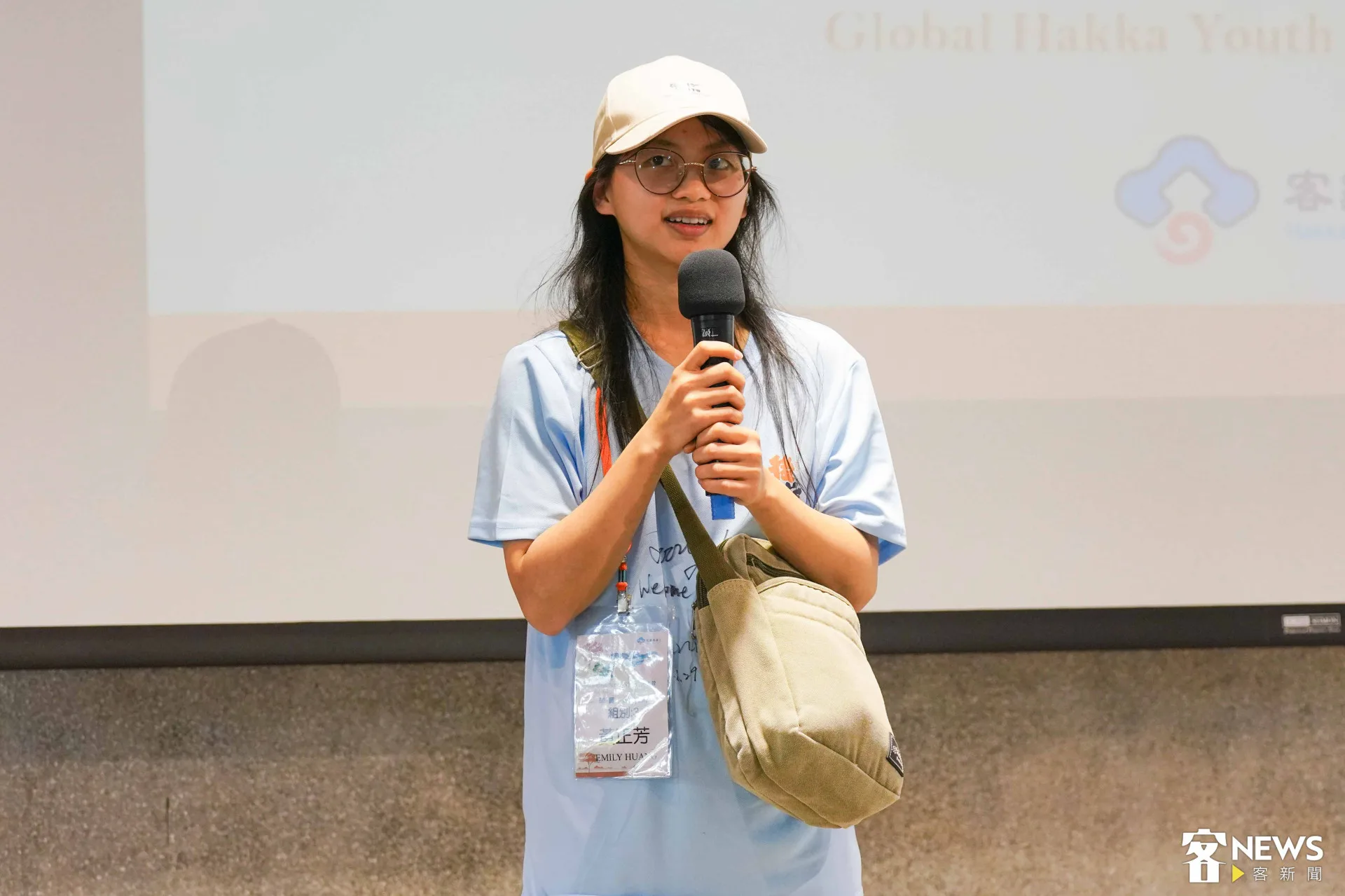 黃正芳覺得，平常心裡好像少了些什麼。「直到有一次，我照顧住院的奶奶時，我才意識到自己所缺失的──是根與文化。」。朱愷元攝