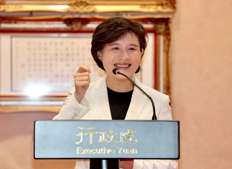 美國聯邦上訴法院裁定,美國總統川普引用「國際緊急經濟權力法」課徵關稅不合法。行政院副院長鄭麗君(圖)1日出席行政院祕書長交接典禮表示,依法院這次判決及另外頒布的命令,美國政府仍可對各國課徵對等關稅,談判團隊目標是為台灣產業爭取更好、更合理稅率,並密切、持續關注後續發展。中央社