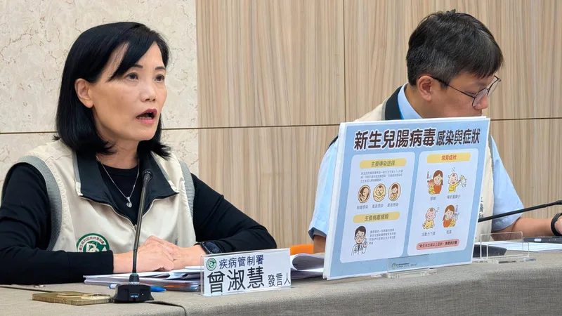 衛福部疾管署發言人曾淑慧(左)2日指出,本週各級學校開學,往年開學後腸病毒就診人次就會上升,請家長、學校注意學校防治措施,降低傳播風險。中央社