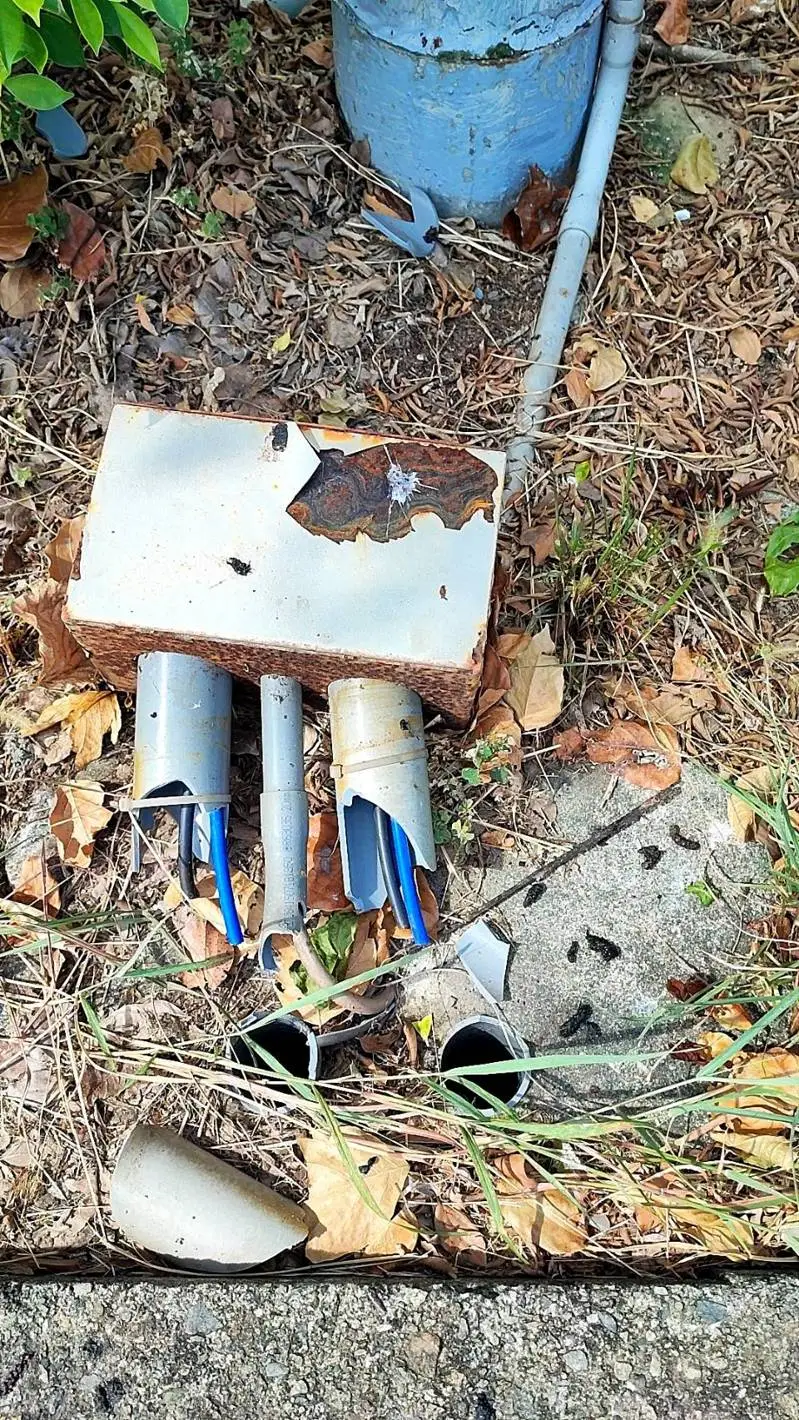苗栗市經國路4段8月27日、31日,路燈電纜線2度被竊,警方循線查獲2人涉嫌竊盜。苗栗市公所提供