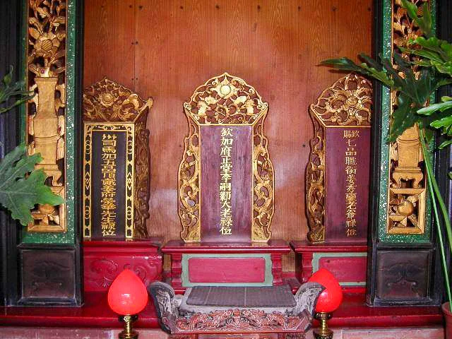 李嗣鄴的祿位雖少,但仍受北埔鄉人敬仰在北埔慈天宮供奉,與開基主姜秀鑾並列。陳權欣攝