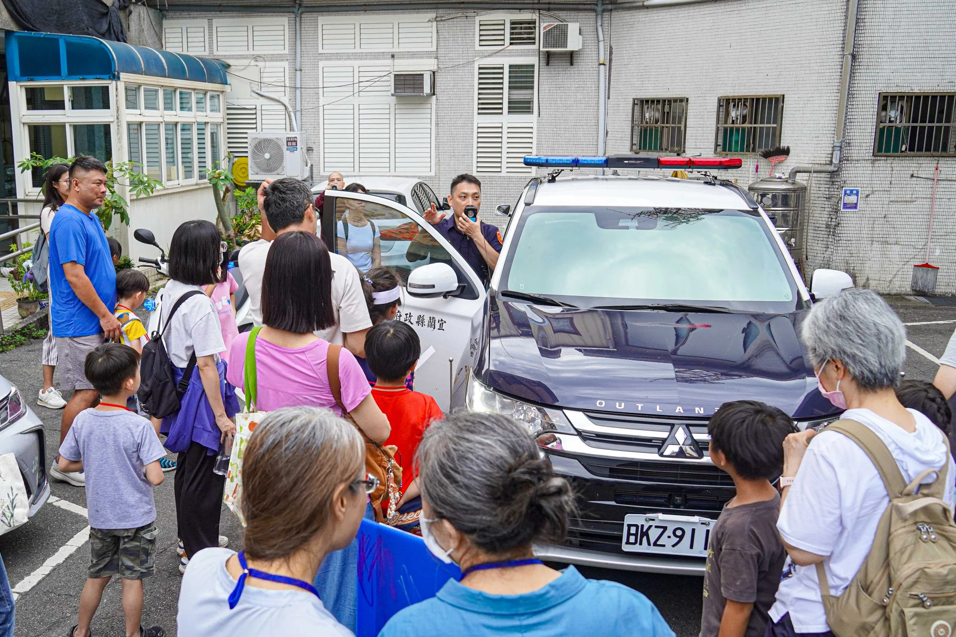 宜蘭縣府與羅東分局攜手舉辦「細細警察」客語職人體驗，用客語認識警察職務。林鴻文攝