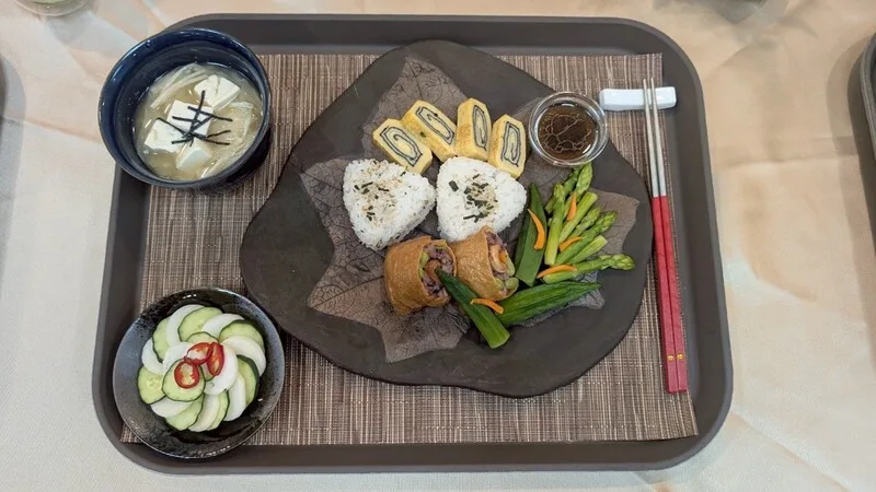 董氏基金會食品營養中心指出，吃播影片所傳遞的食物色香味、進食畫面咀嚼聲、愉悅氛圍等，透過視覺與聽覺刺激，有助長者喚起進食興趣。中央社