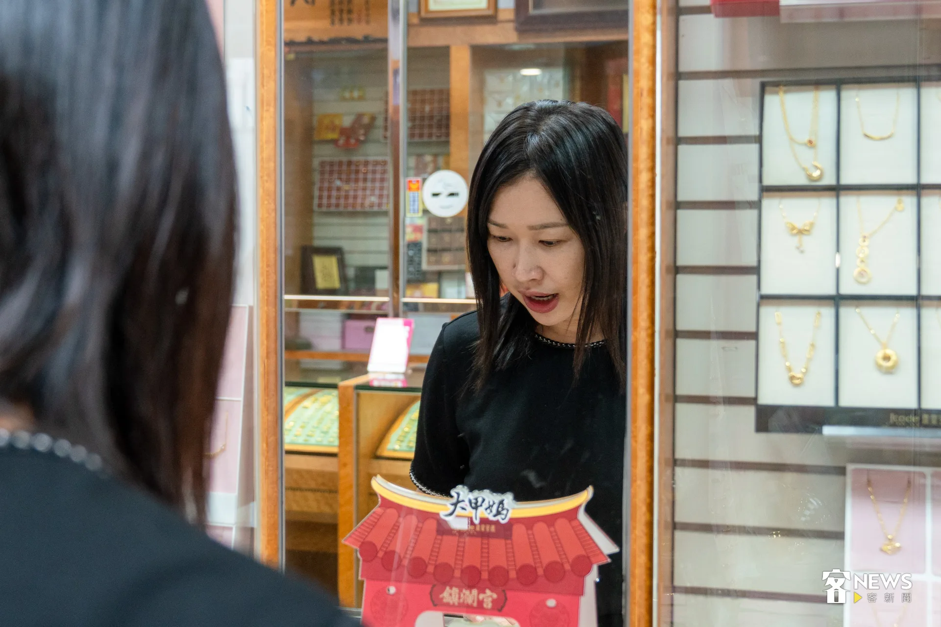 成為客家幣合作店家所準備的文件、核定、成立掃碼牌等，都是老闆娘廖佩姿負責的。洪藝晅攝