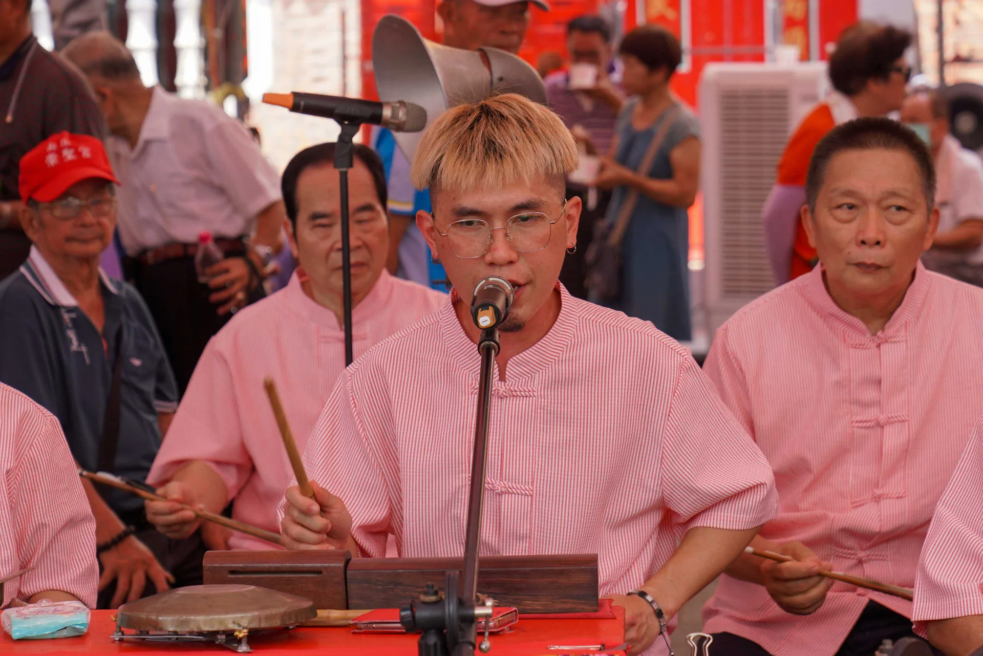 佐京在今年9月義民祭大典演出「客家神樂八音大拼場」。資料照，李宥妍攝