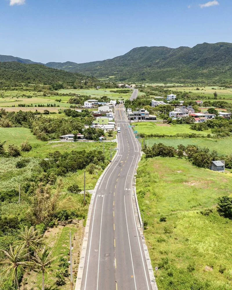 縣道200線完工，美麗天際線浮現。屏東縣政府提供