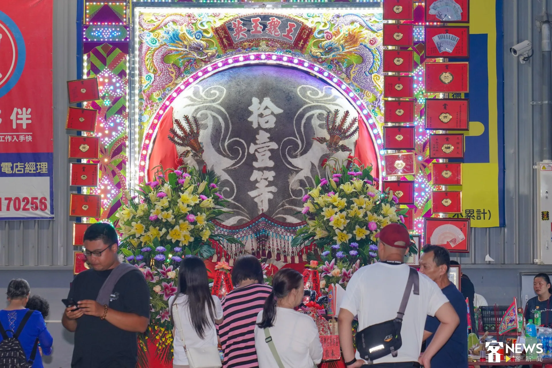 2025年義民祭關西聯庄神豬獻祭,吸引不少民眾觀看。李台源攝