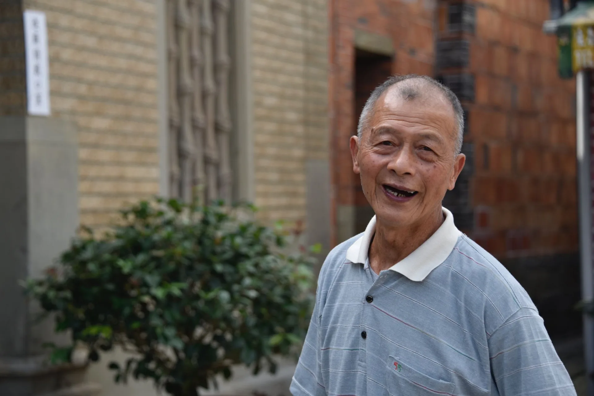 重要文化資產保存技術「土水修造技術（瓦作）」保存者傅明光16日辭世。古少騏攝