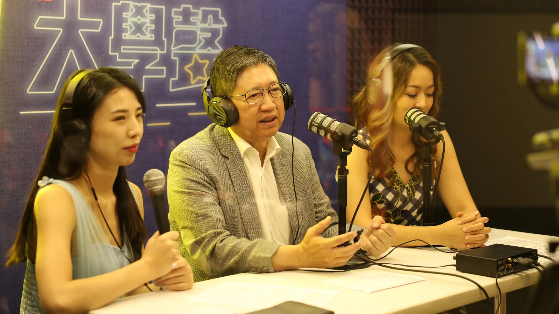新竹縣政府教育局攜手Podcast平台「Firstory」，推出全新青年Podcast節目「Stan up！青開麥」