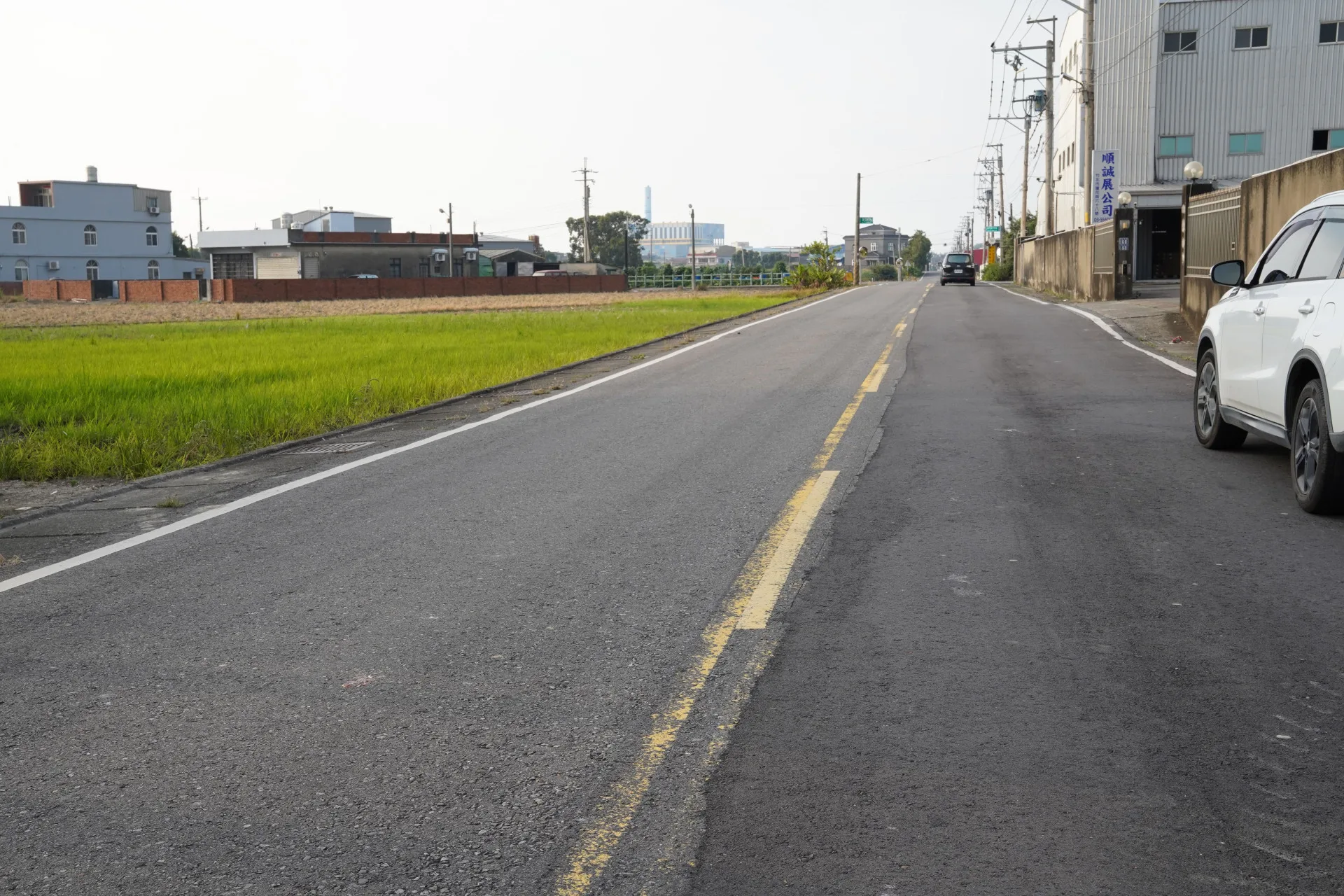 蓮花路道路標線不清。