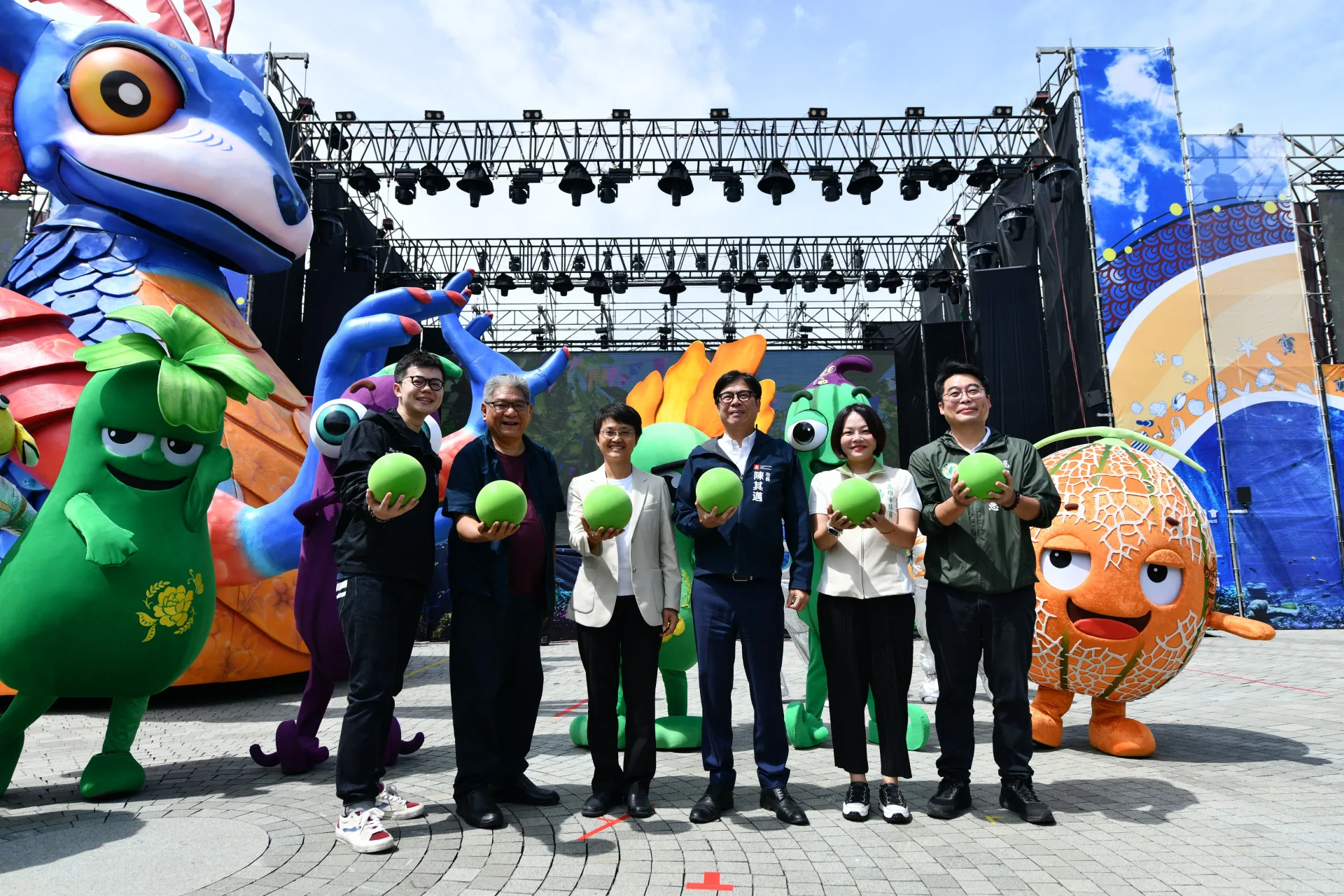 親子劇《燈怪》今天起一連三天將在高雄文化中心圓形廣場演出。紙風車劇團提供