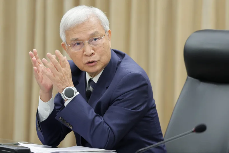 中央銀行18日舉行第3季理監事會，央行總裁楊金龍（圖）會後主持記者會說明會議結果，決議利率「連6凍」。中央社