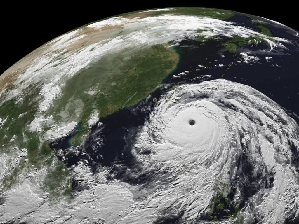 氣象署表示,強颱樺加沙仍有增強趨勢。圖為22日立體衛星雲圖。翻攝自國家災害防救科技中心