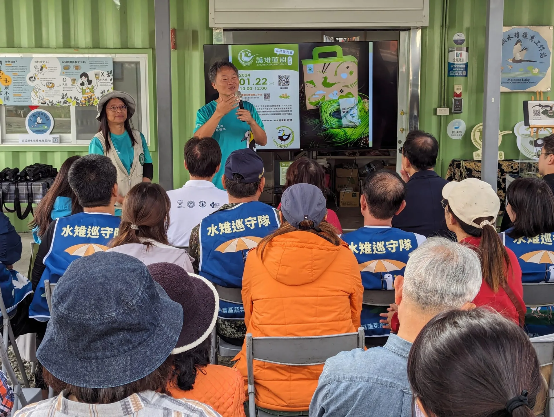 結合在地學校推動水雉棲地環境教育活動與環教課程，向下扎根。美濃湖水雉復育工作站提供