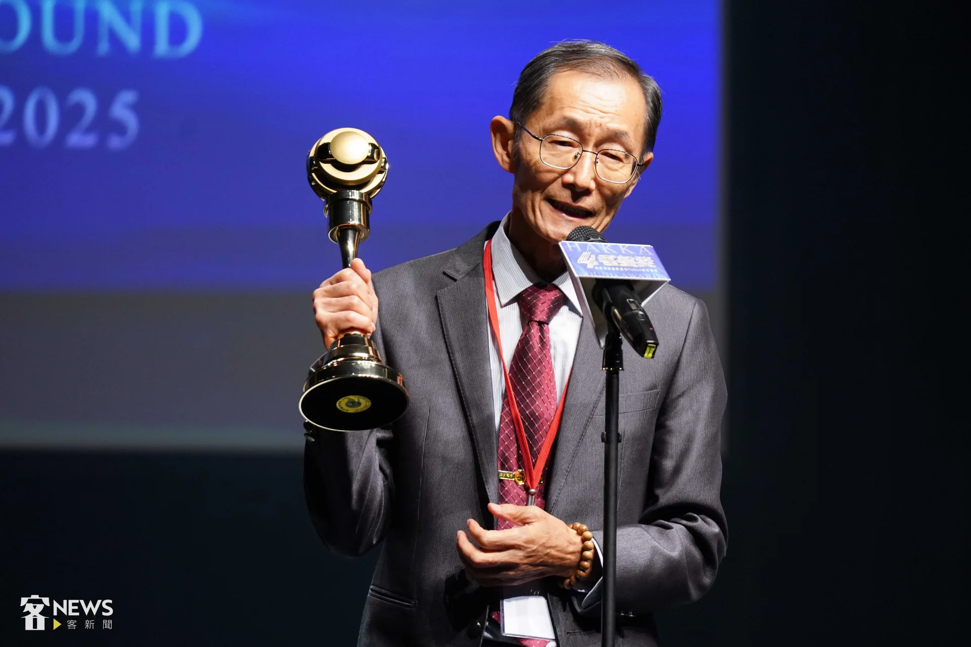 中央廣播電台資深客語導播江光大，今天獲頒客聲獎特別貢獻獎，他將成就歸功於央廣以及所有海外聽眾朋友的長年支持。李台源攝