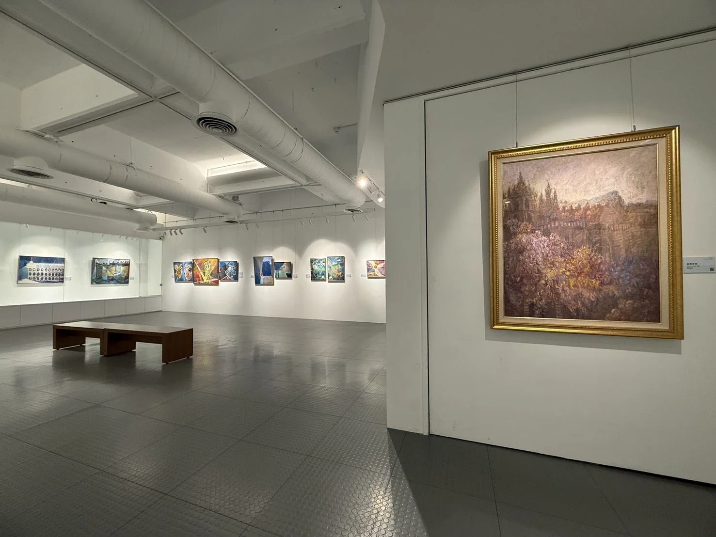 「山海行紀─2025新進典藏展」即日起於新竹縣美術館登場。竹縣府提供