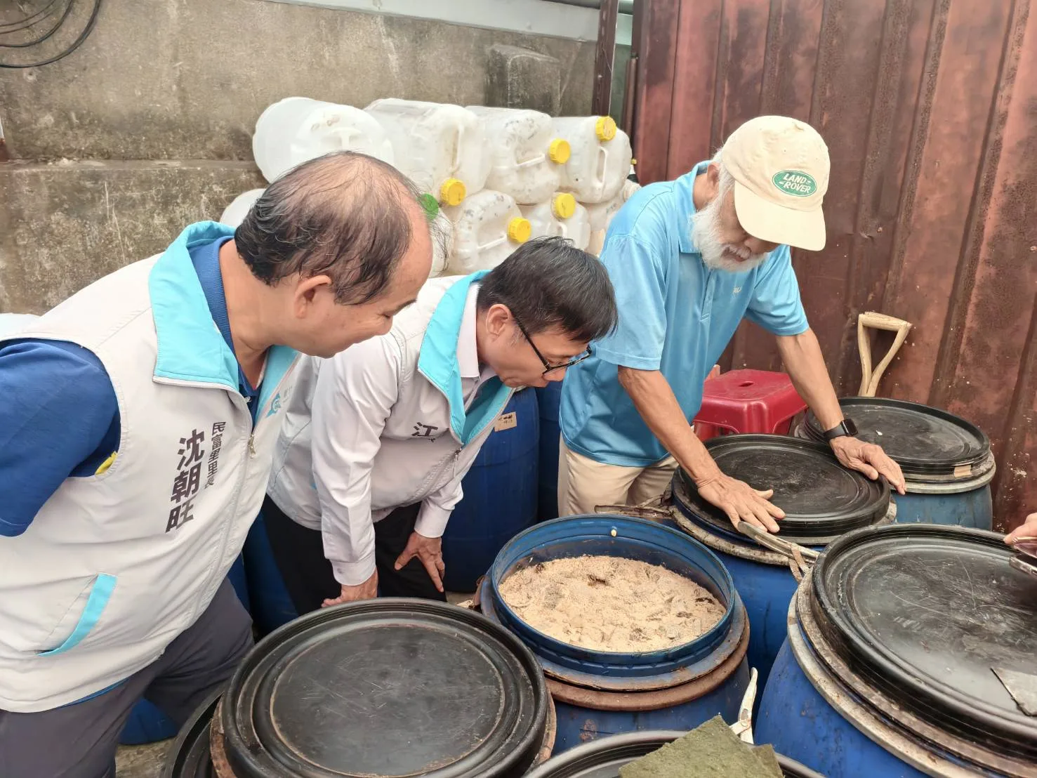 發酵1個月的環保酵素發酵半成品。新竹市政府提供