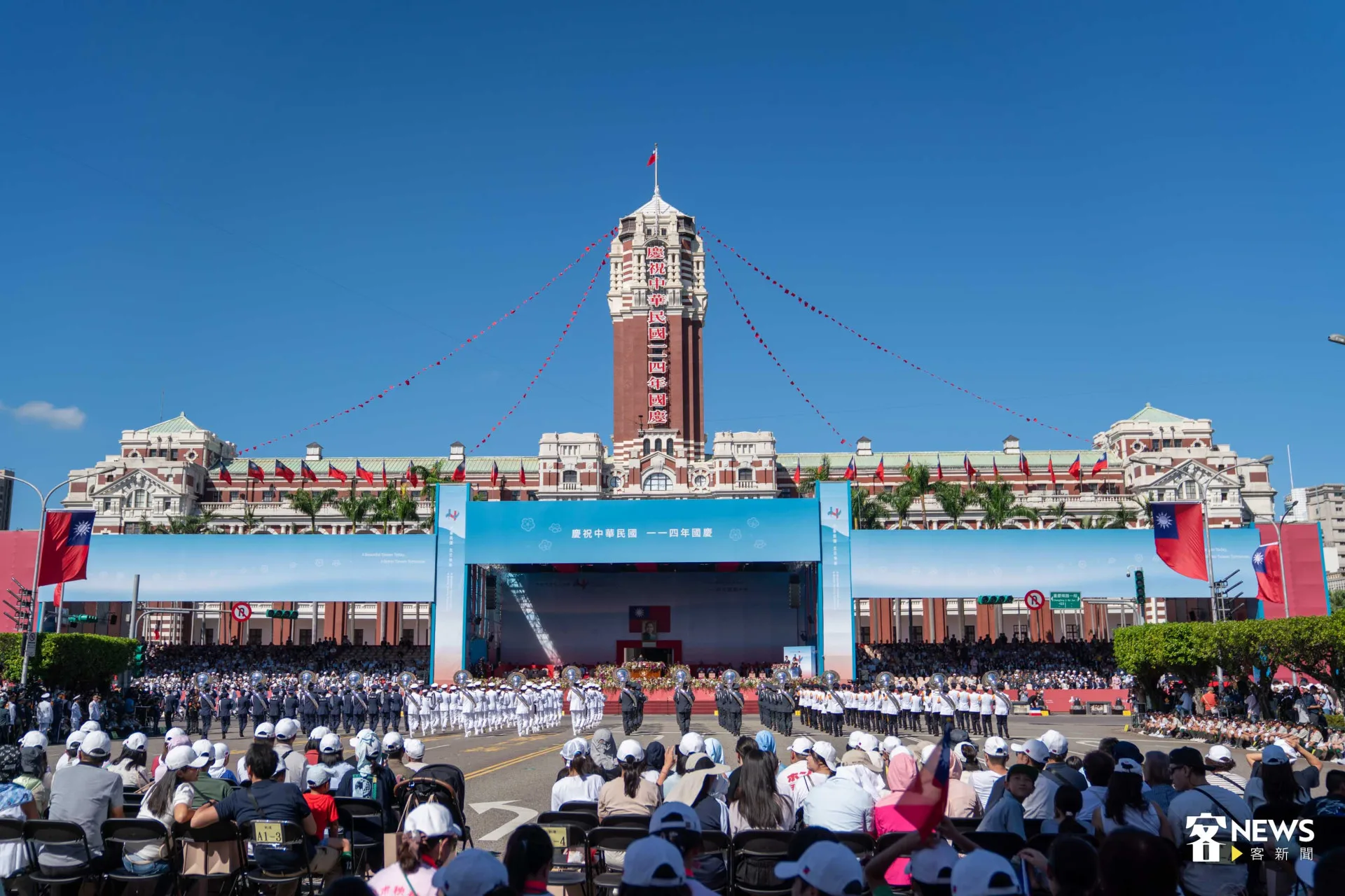 國慶大會今天上午在總統府前凱達格蘭大道登場。范修語攝
