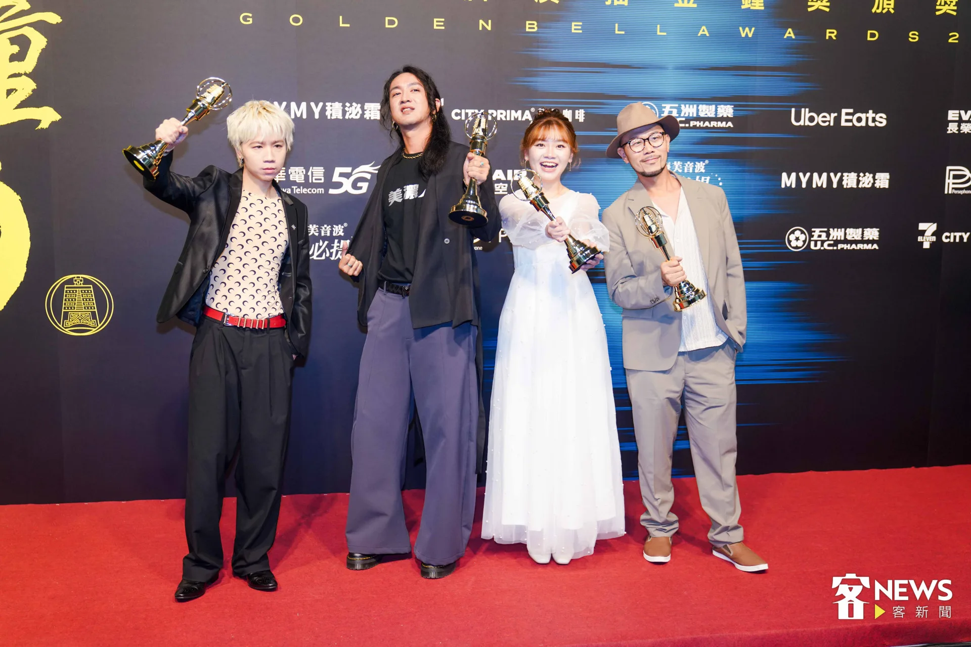 講客廣播電臺節目《音樂大亂鬥》奪下廣播金鐘企劃編纂獎，左起主持人聖代、朱皮、阿儒與美術設計阿Bald。朱愷元攝