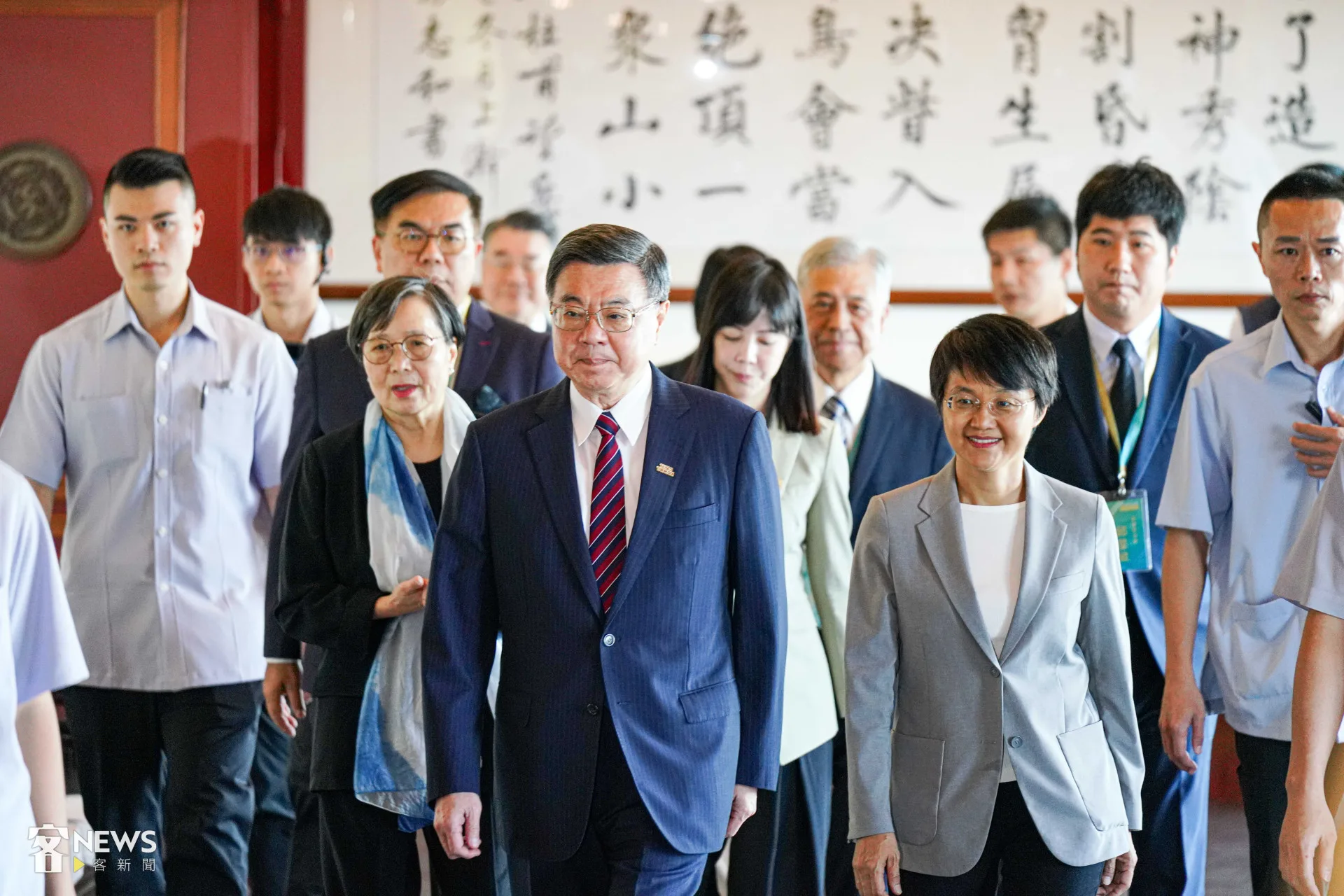 行政院長卓榮泰（前排中）、客委會主委古秀妃（前排右）、環境部長彭啟明、圓山飯店董事長葉菊蘭等人今天出席全球客家文化會議。李台源攝
