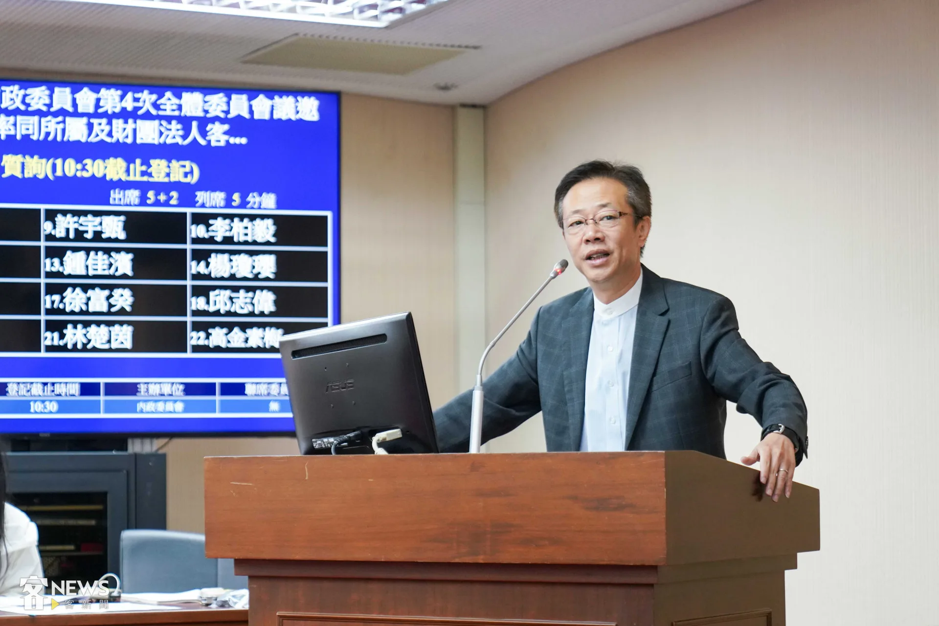 立委張宏陸在今天立法院質詢,建議客委會及客傳會可舉辦客語影音創作比賽,擴大客語傳播率。李台源攝
