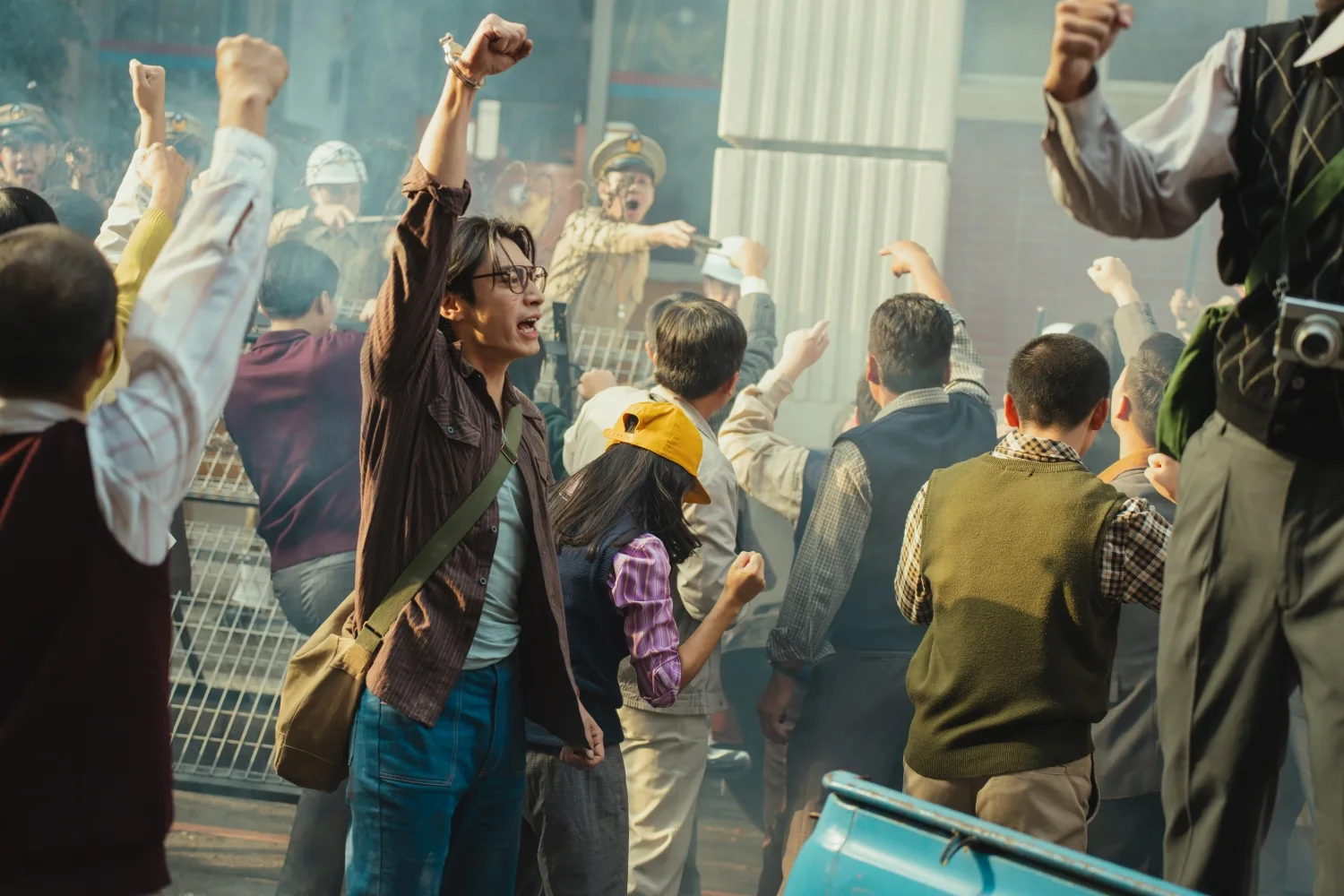 宋柏緯在《那張照片裡的我們》飾演熱血青年,前導預告中抗議場面扣人心弦。