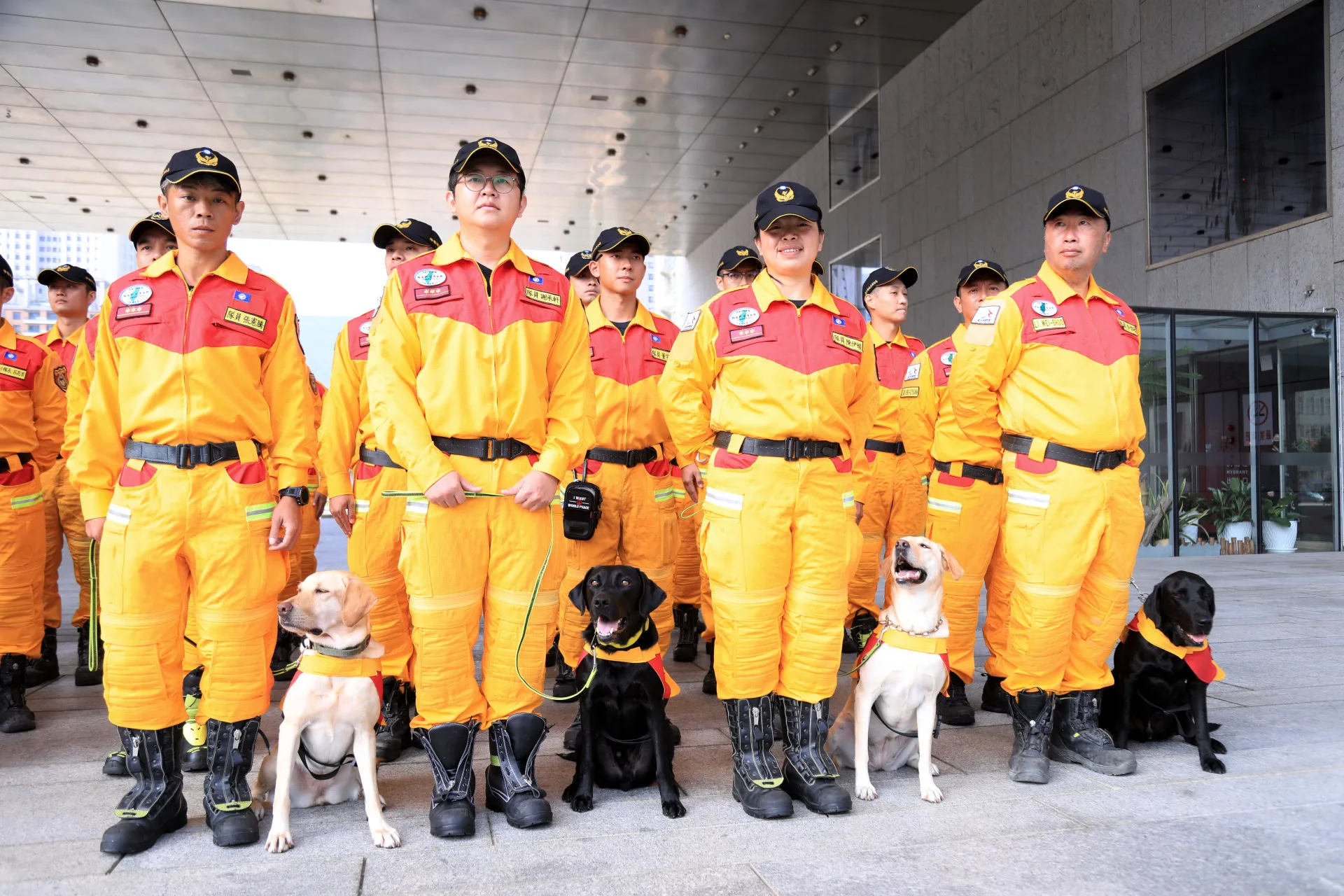 此次評測之搜救隊，包含104名成員、醫師、技師與搜救犬，皆為消防局及各專業領域菁英。台中市政府提供