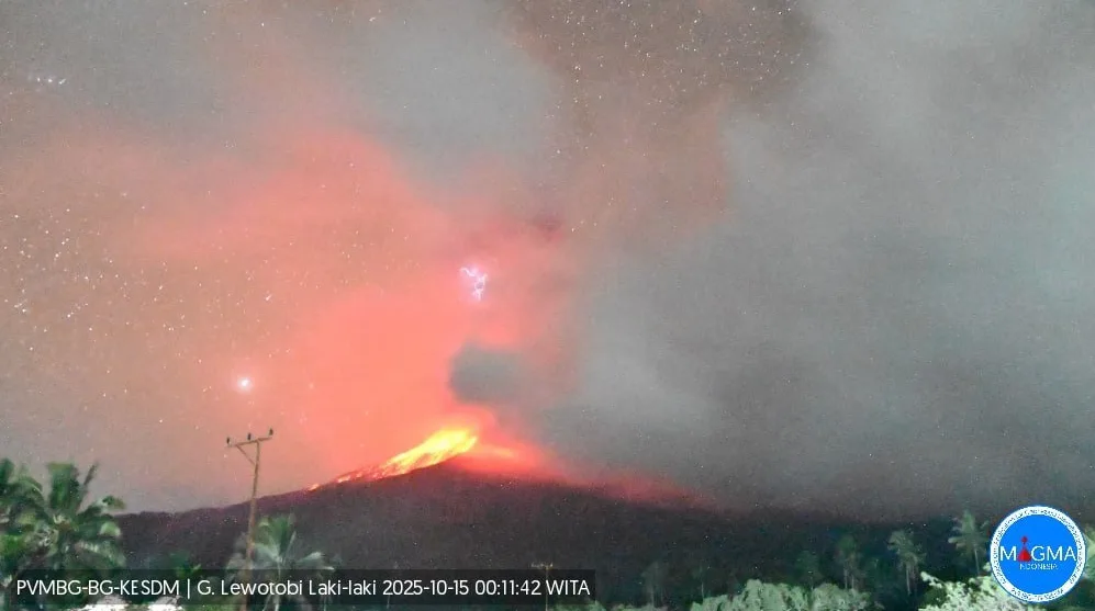 印尼火山連夜噴發　火山灰衝10公里高空恐影響航班