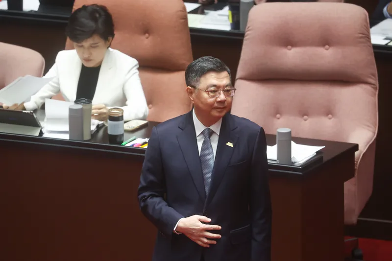 針對台積電生態系赴美投資遭議論為「德公移山」,行政院長卓榮泰今天(21日)受訪表示,政府也會推出AI新十大建設,山在台灣,沒有人移得走。中央社