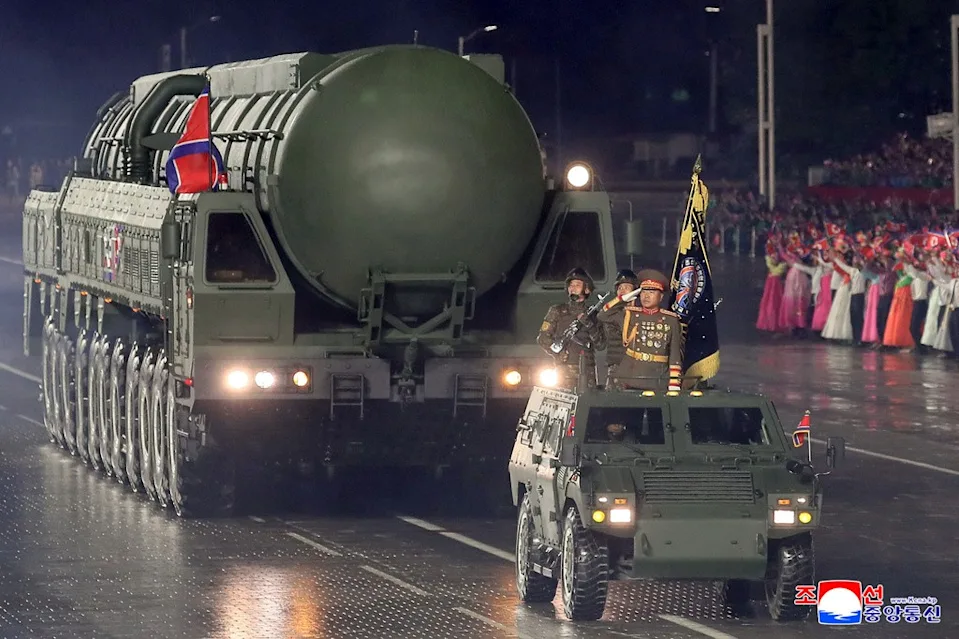 202510月10日,北韓舉行勞動黨80週年閱兵式,火星-20洲際飛彈亮相。圖取自北韓中央通信社網頁kcna.kp