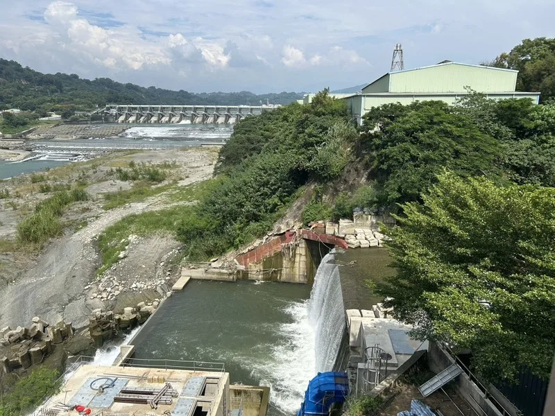 台中市水利局局長范世億指出，石岡壩展覽館、水資源回收中心與小水力電廠，共同形成「環教黃金三角」，可進一步培養民眾對綠能的支持。中央社
