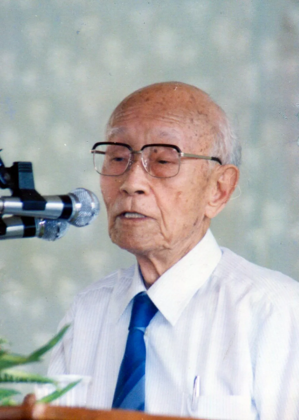 留日律師黃運金大新竹縣時代當選縣參議會議長，分縣後參選首屆苗栗縣長，第一輪投票贏但未過半數，第二輪敗給「半山」劉定國，成為黃派掌門人。何來美攝