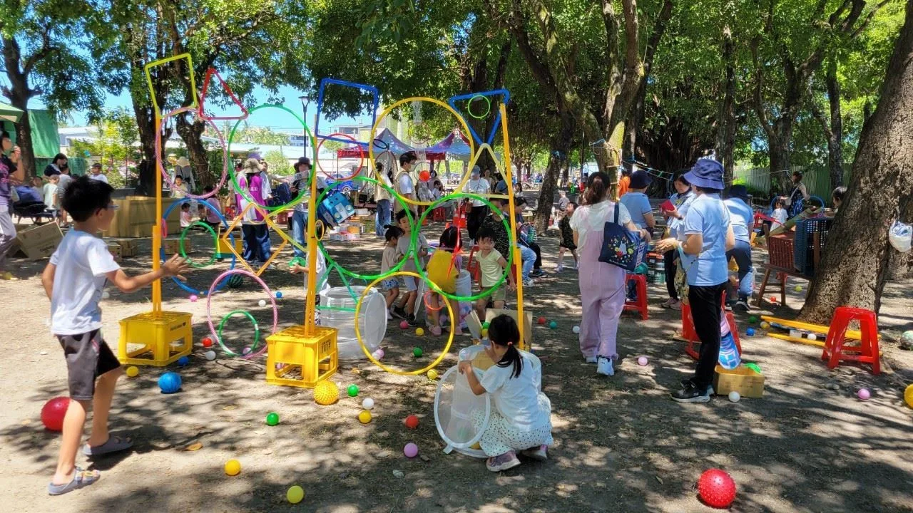 孩童體驗障礙闖關。屏東縣政府提供