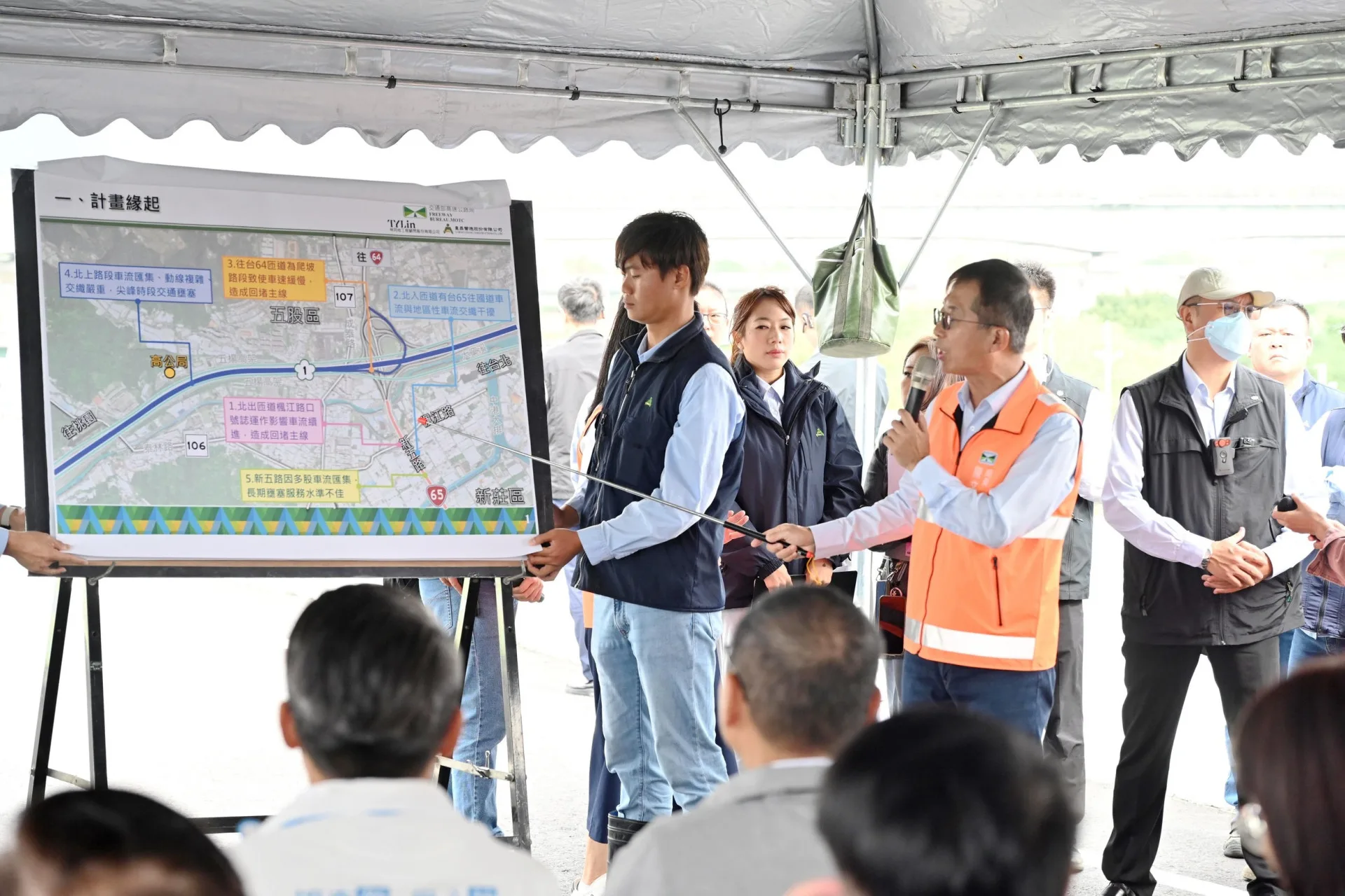 新增北出匝道藉由高架方式延伸跨越楓江路口，預期減少新五路南向車流量約2成，紓解地區交通壓力。新北市政府提供