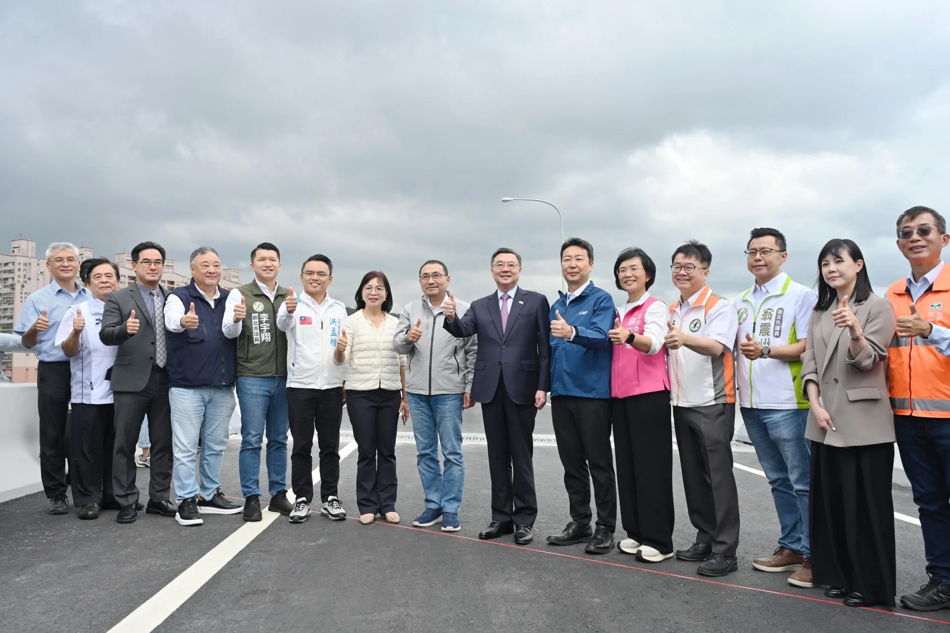 國道1號五股交流道新增北出匝道，今（27）日下午4時正式開放通車，通車典禮上午舉行。新北市政府提供