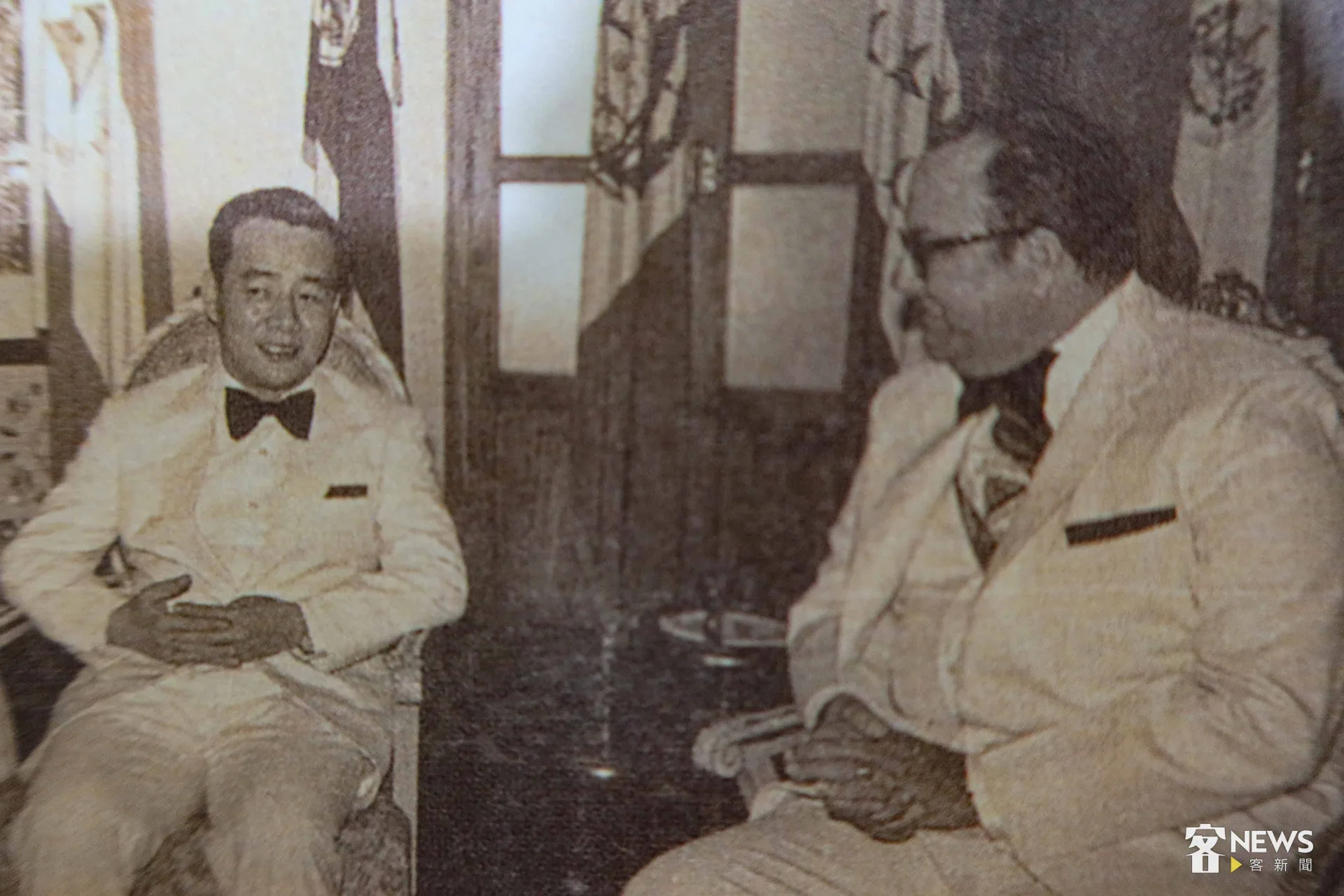 1972年房金炎向尼加拉瓜總統蘇慕薩呈遞到任國書,並單獨懇談。房徐蕙英提供
