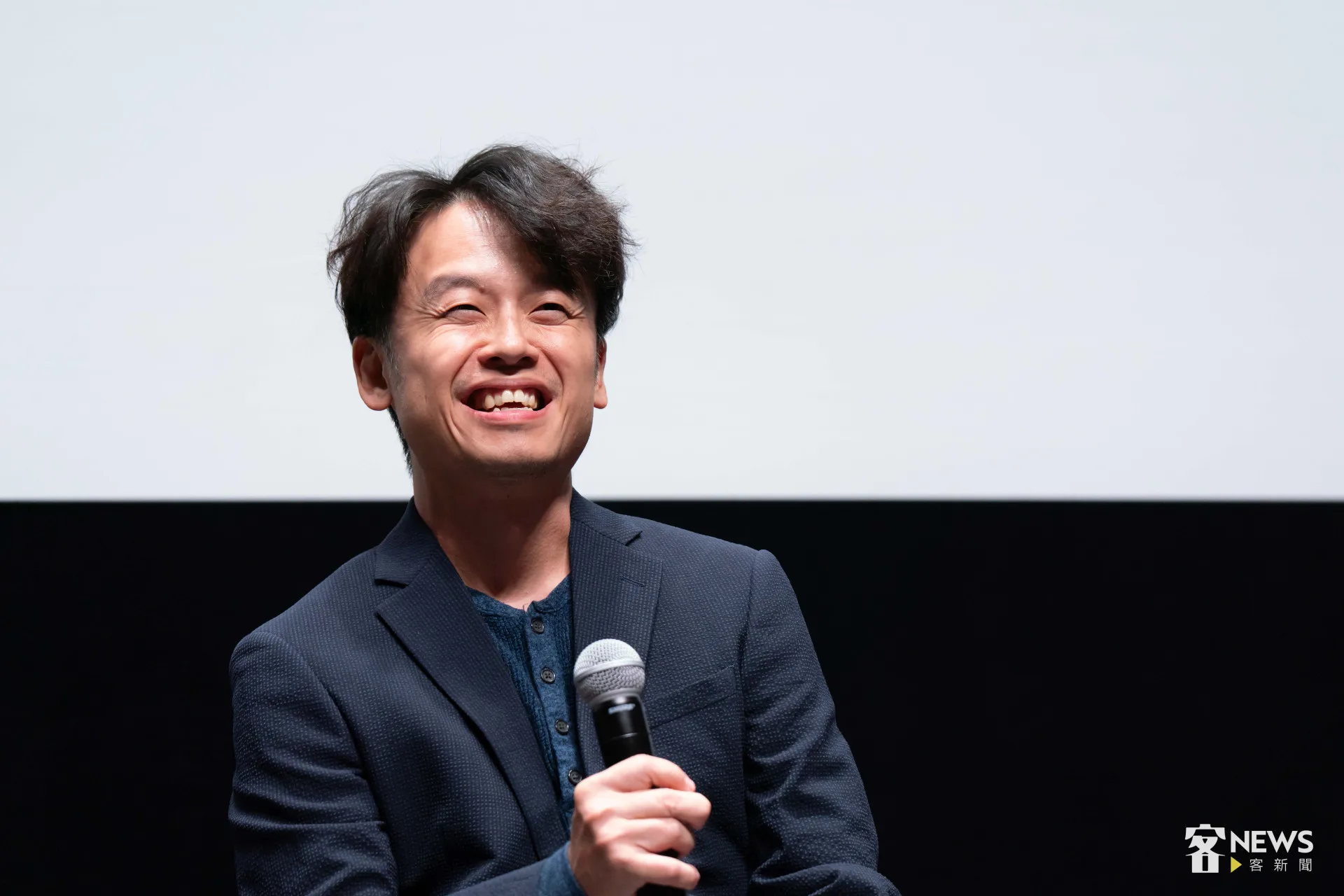 導演唐福睿也說,自己前一部作品《八尺門的辯護人》討論到移工在台灣的狀況,他認為這部電影補足了影集沒討論到的部分。李台源攝