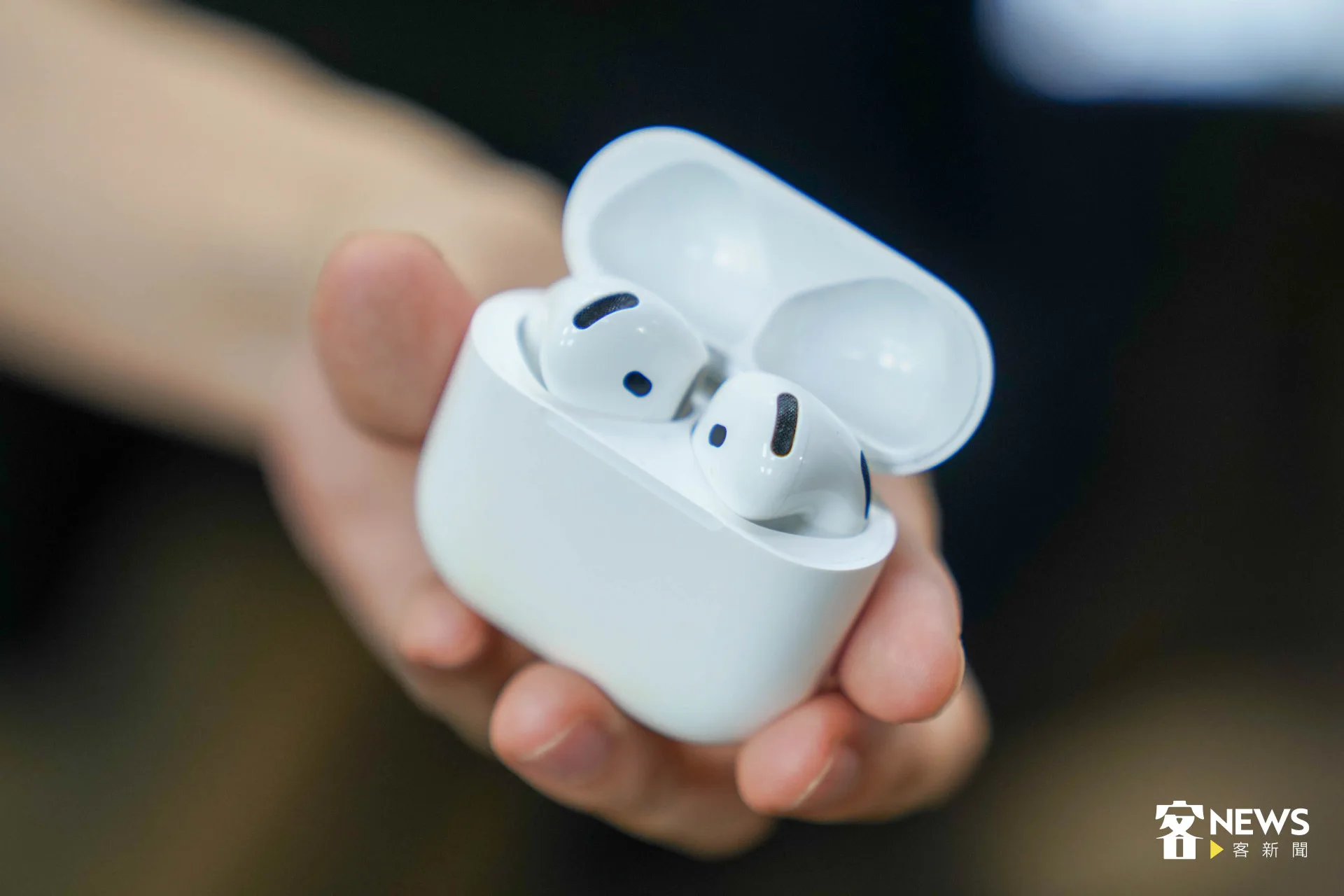 藍芽耳機及充電盒禁止託運，必須隨身帶上機艙。范修語攝