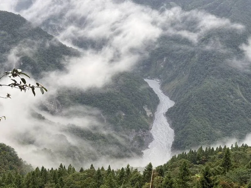 颱風鳳凰逼近，馬太鞍溪集水區未來24小時預估累積降雨量435.4毫米，達紅色警戒標準，發布紅色警戒。圖為10日上午馬太鞍溪堰塞湖狀況。農業部林保署花蓮分署提供